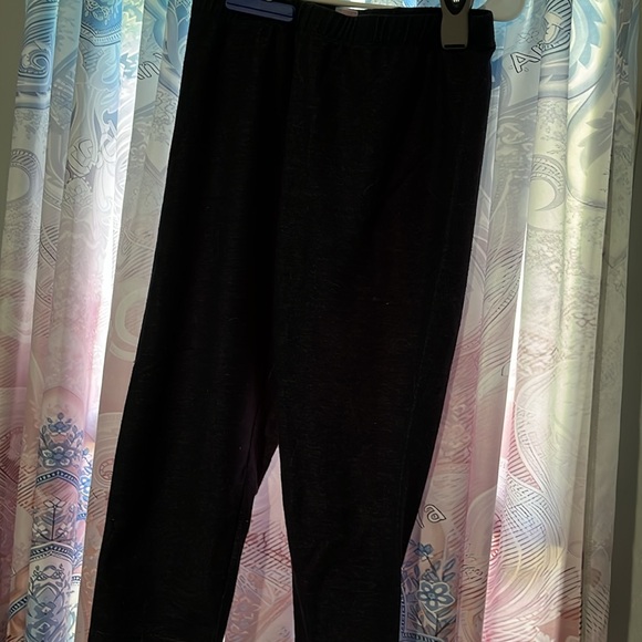 Black Cropped Pants - Picture 2 of 2